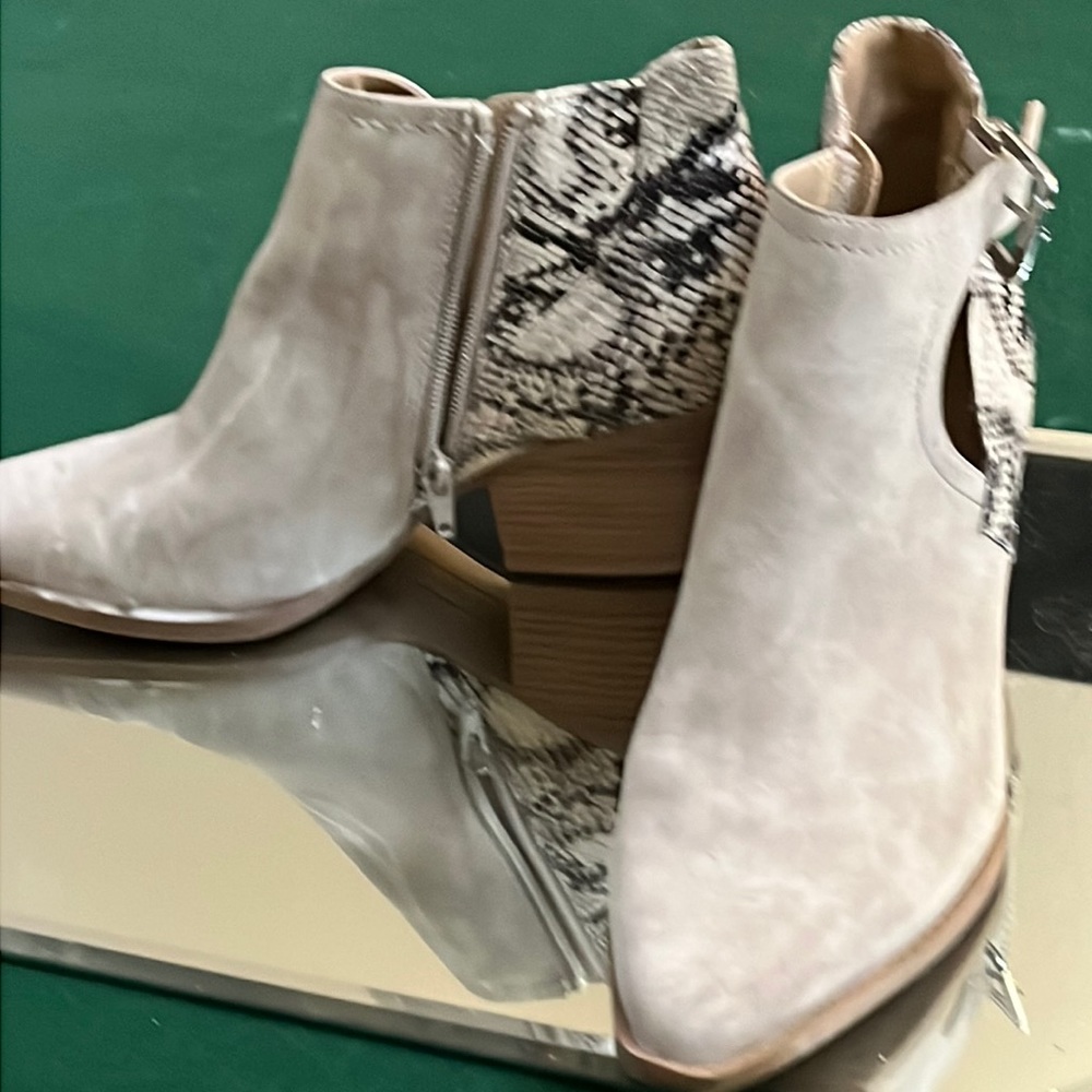 Cowboy ankle boots light beige suede snake animal trim back